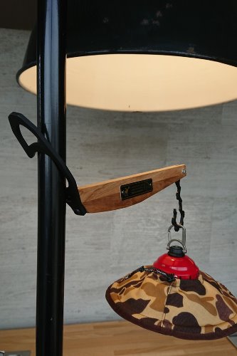 캠프 오오파츠 로이드 우드 랜턴 행거 / Campooparts Lloyd Wood Lantern Hanger