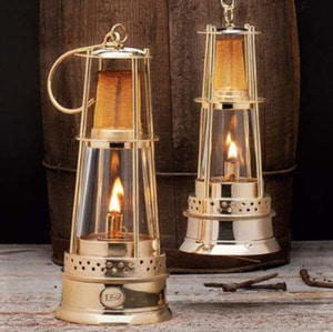황동 마이너 스타일 오일 램프 / Brass Miner&#039;s Style Oil Lamp
